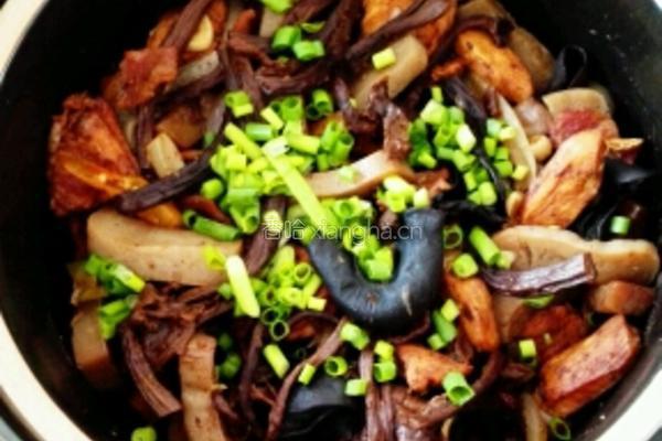 茶树菇魔芋鸡肉煲