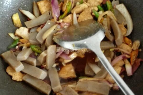 茶树菇魔芋鸡肉煲的做法图解4