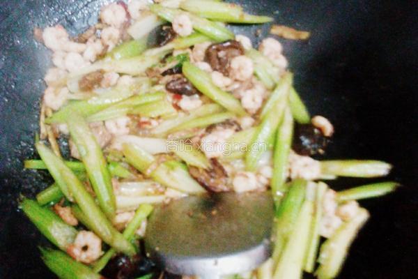 芹菜吵虾仁的做法图解6