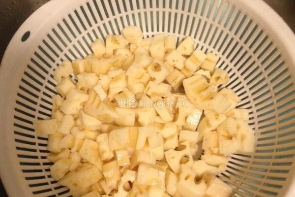 垫藕粉蒸肉的做法图解2