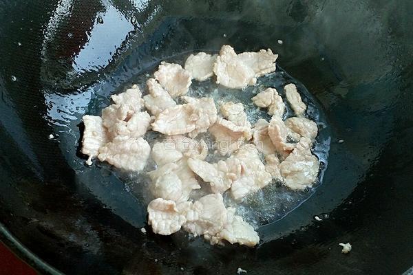西兰花炒肉的做法图解3