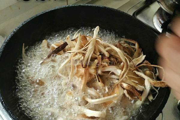 鸡枞辣椒油的做法图解6