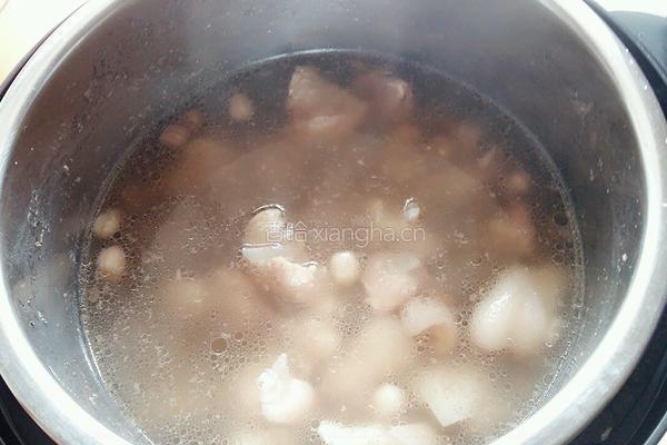 花生白豆猪蹄汤的做法图解8