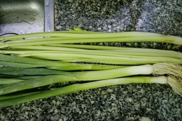 芹菜炒鸡肉的做法图解3