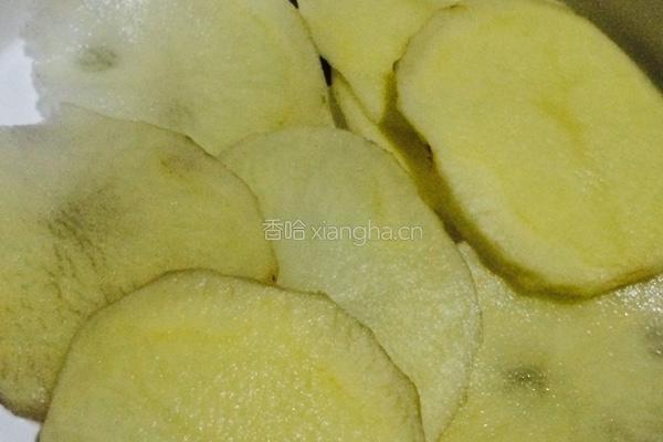 微波炉烤薯片的做法图解1