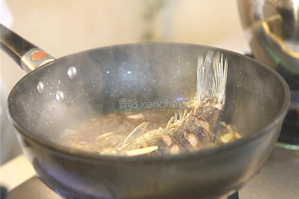 红烧鲫鱼的做法图解9