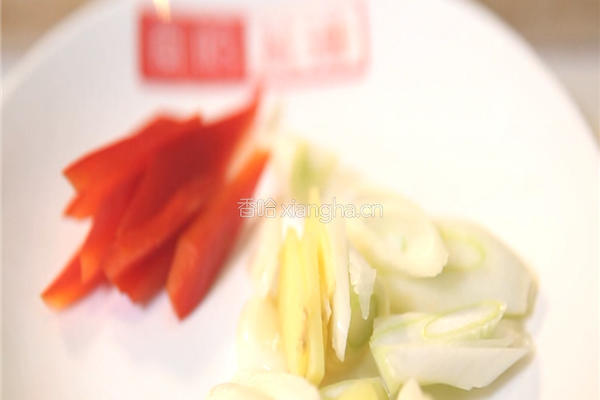 芥蓝炒腊肉的做法图解3
