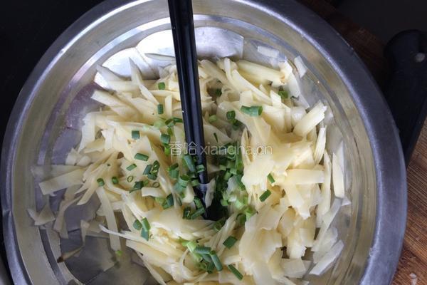 胡萝卜土豆丝煎饼的做法图解4