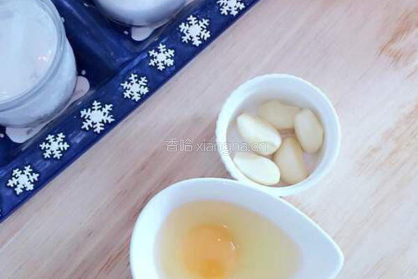 蒜蓉蛋清蒸九节虾的做法图解3
