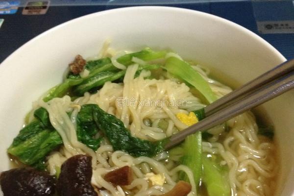 香菇青菜鸡蛋面的做法图解3