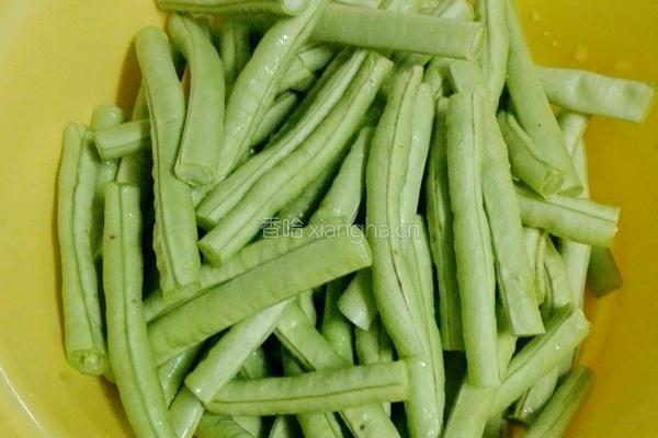 凉拌豆角的做法图解1