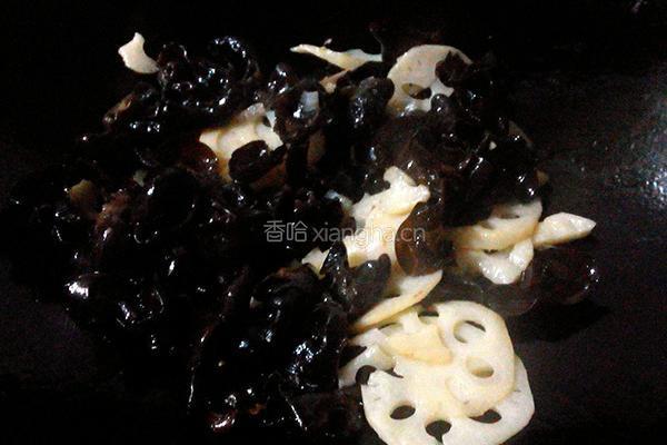 木耳莲藕炒肉片的做法图解6