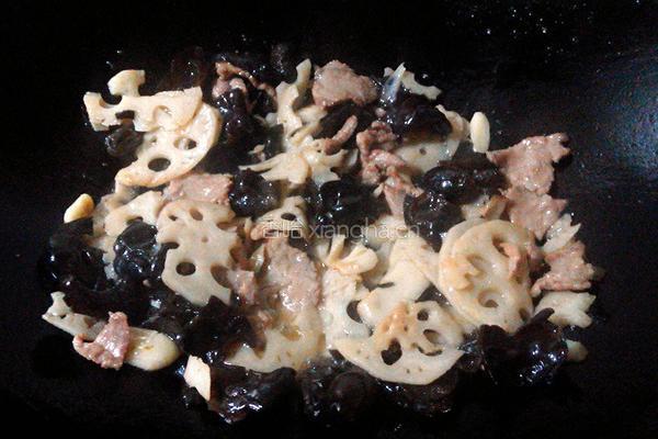 木耳莲藕炒肉片的做法图解9