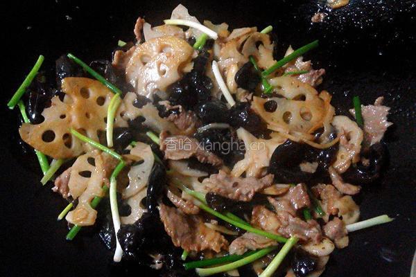 木耳莲藕炒肉片的做法图解10