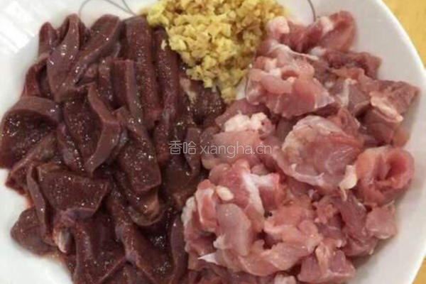 青椒猪肝炒瘦肉的做法图解2