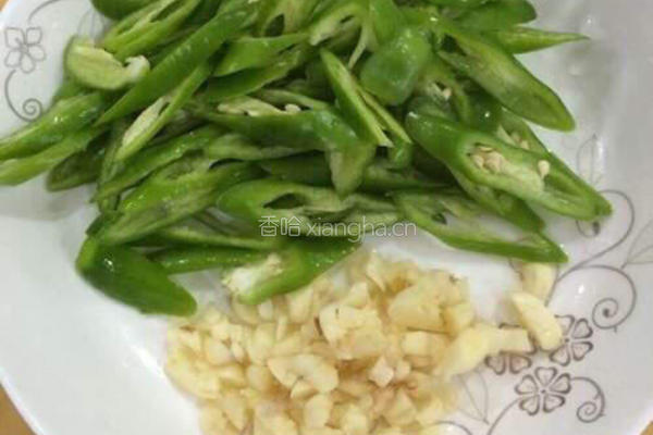 青椒猪肝炒瘦肉的做法图解4