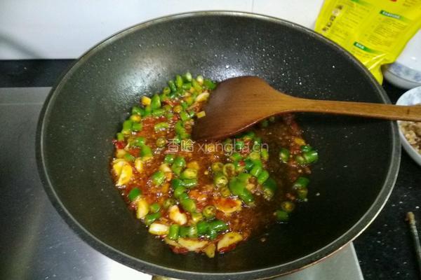 核桃仁麻辣鸡的做法图解5