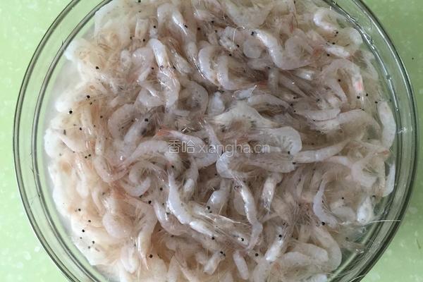 酥炸河虾的做法图解1