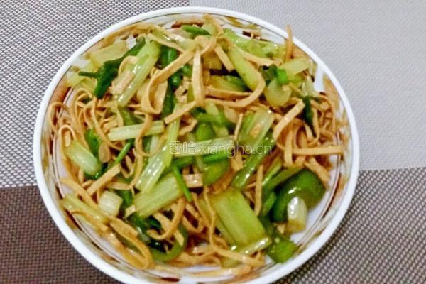 香芹炒豆皮的做法图解1