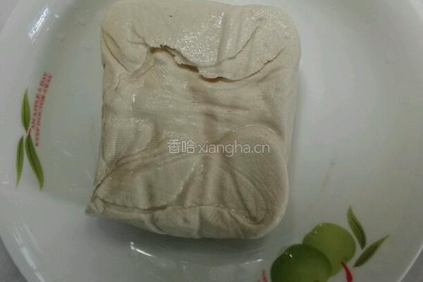 丝瓜豆腐汤的做法图解1