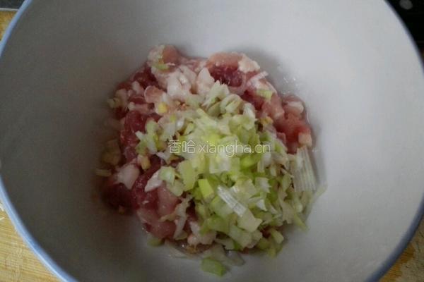 芹菜饺子的做法图解1