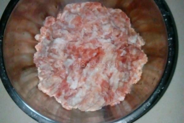 猪肉蘑菇饺子的做法图解1