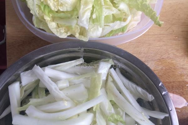 大白菜炖土豆的做法图解1