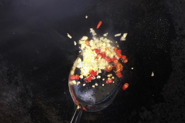 西兰花炒香干的做法图解6