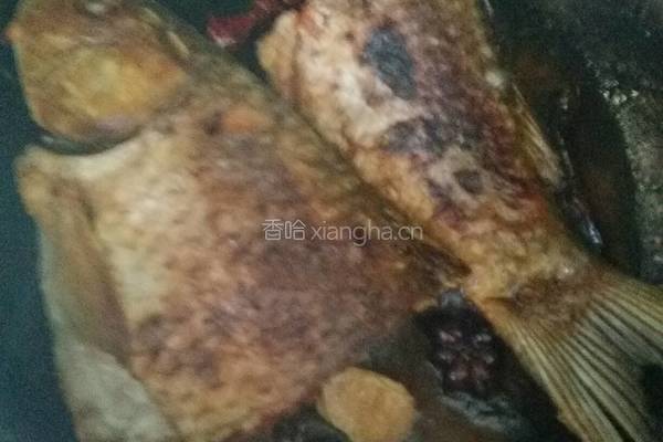 红烧鲫鱼的做法图解2