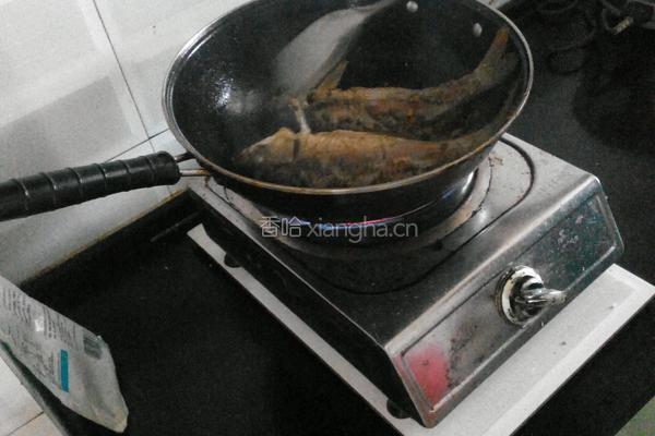 鲤鱼炖豆腐的做法图解3