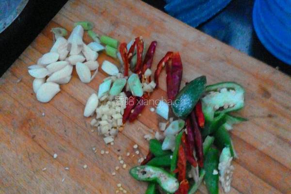 鲤鱼炖豆腐的做法图解2