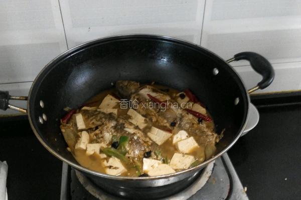 鲤鱼炖豆腐的做法图解12