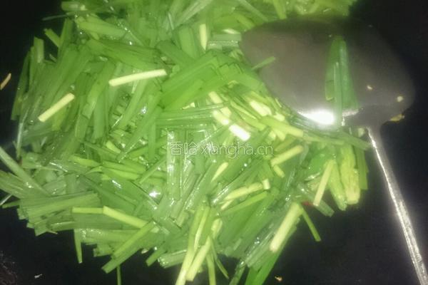 韭菜炒辣椒的做法图解4