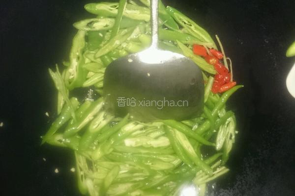 韭菜炒辣椒的做法图解3
