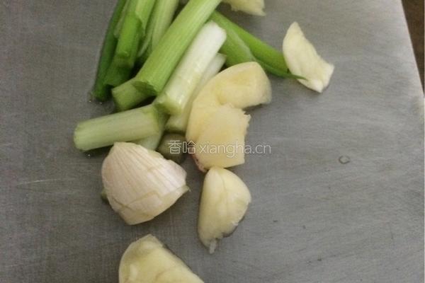西芹百合腰果的做法图解5