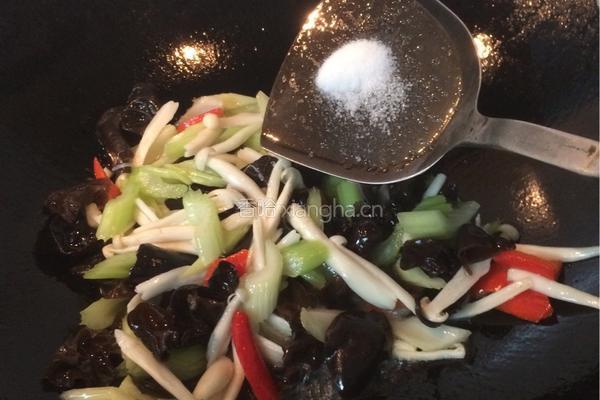 西芹炒木耳的做法图解6