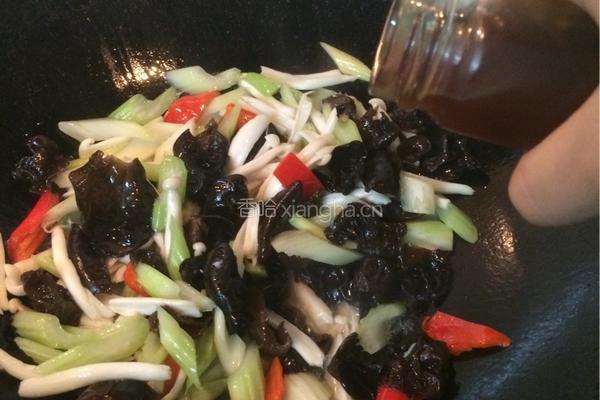西芹炒木耳的做法图解7