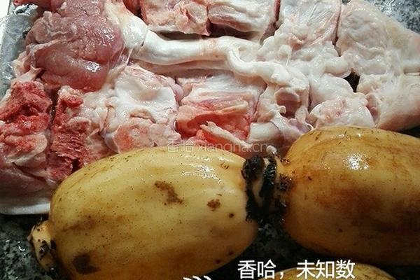 莲藕煲猪脚的做法图解1