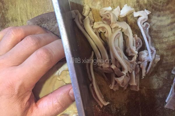 银杏猪肚浸腐竹的做法图解2