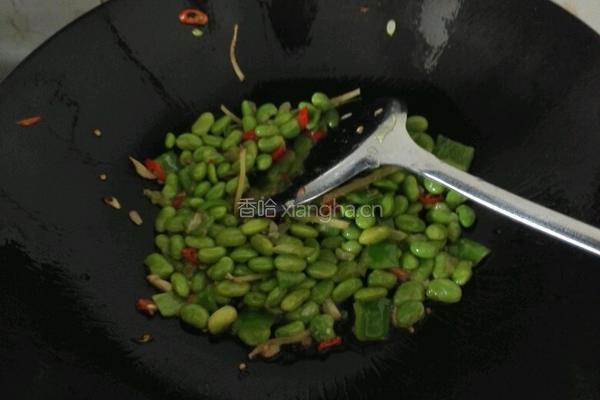 火腿肠炒毛豆米的做法图解2