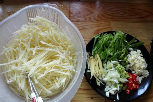 醋溜土豆丝的做法图解1