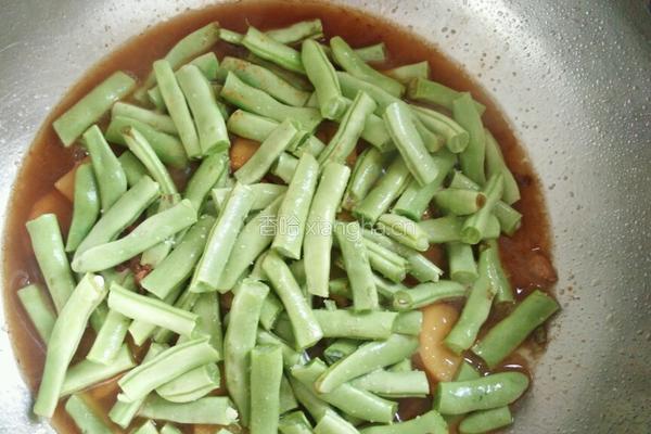 腌猪肉土豆烩豆角的做法图解6