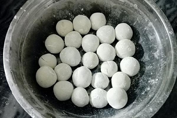 牛奶汤丸的做法图解1