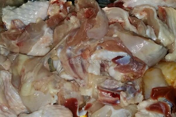 金针菜云耳蒸鸡的做法图解1