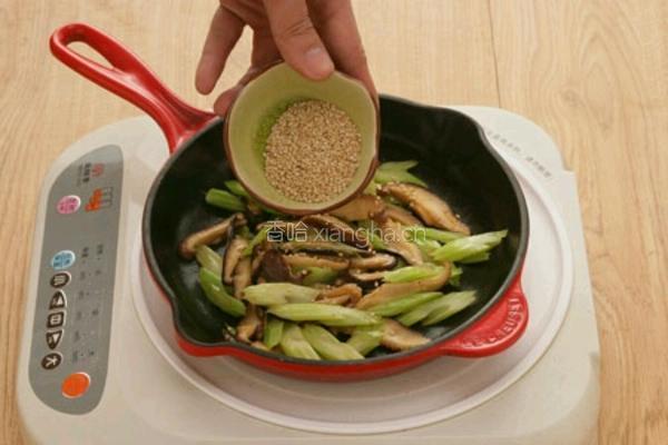 香菇炒芹菜的做法图解6