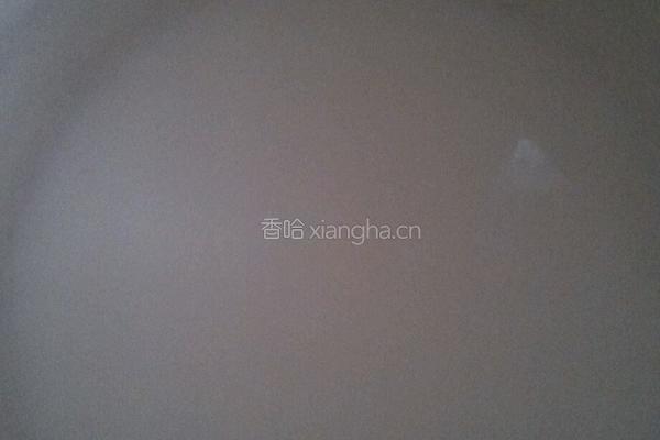 牛奶炖蛋的做法图解1