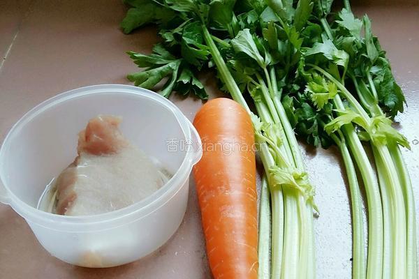 芹菜胡萝卜肉片的做法图解1