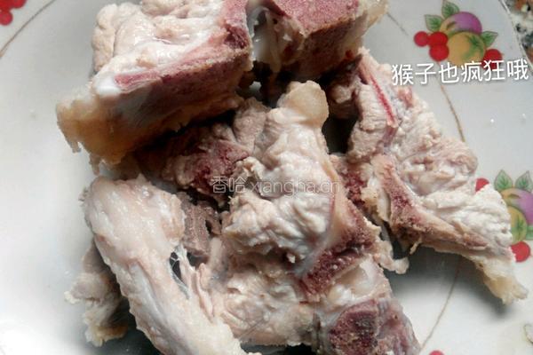 鱼翅响螺猪骨头汤的做法图解2