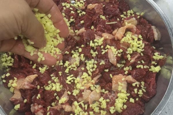姜蓉蒸雪花牛肉的做法图解7