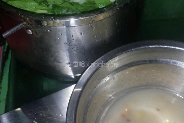 瘦肉炒小白菜的做法图解1